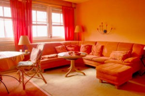 red-and-orange-living-room-l-94b837982a002dc3